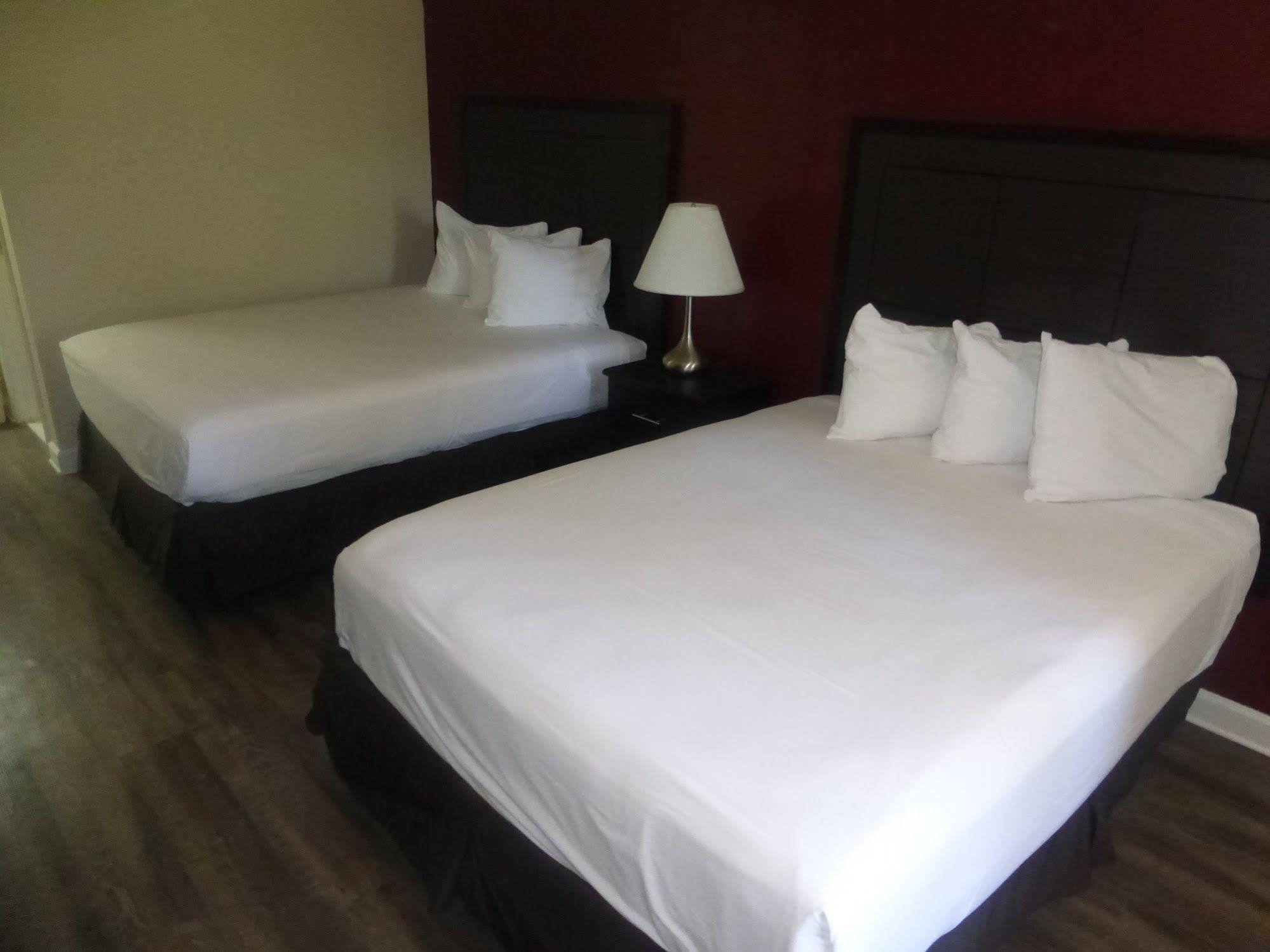 Red Roof Inn ฟอร์เรสต์ซิตี้ ภายนอก รูปภาพ