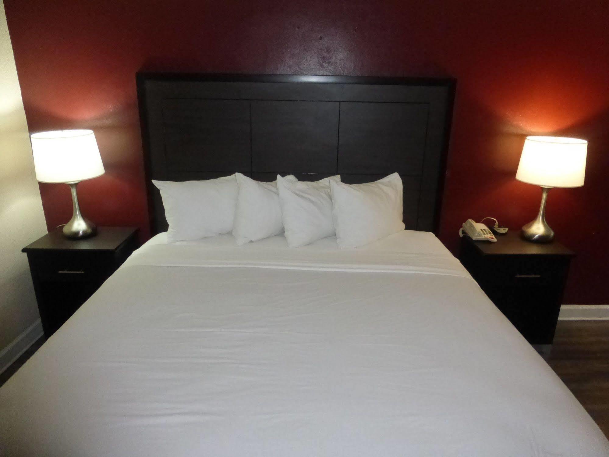 Red Roof Inn ฟอร์เรสต์ซิตี้ ภายนอก รูปภาพ