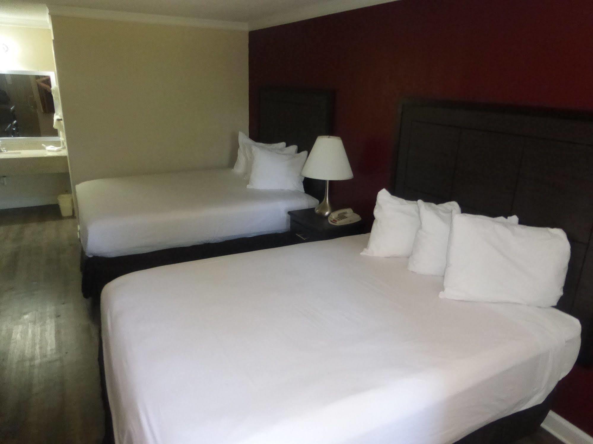 Red Roof Inn ฟอร์เรสต์ซิตี้ ภายนอก รูปภาพ