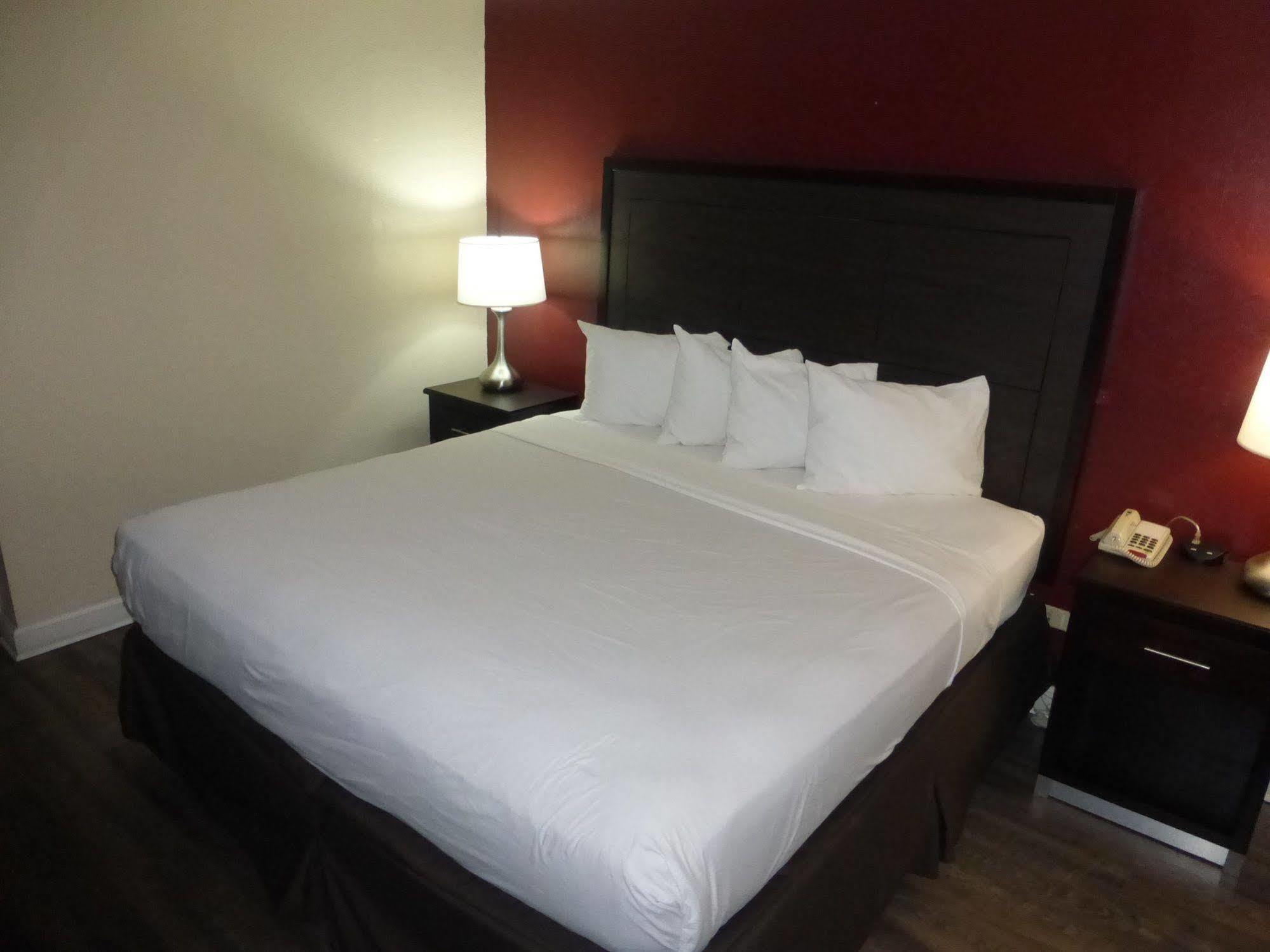 Red Roof Inn ฟอร์เรสต์ซิตี้ ภายนอก รูปภาพ