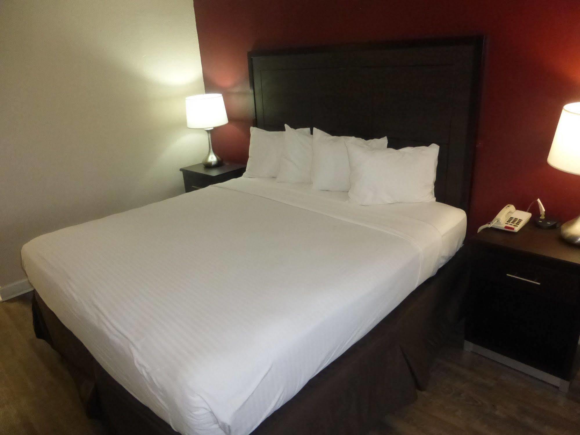Red Roof Inn ฟอร์เรสต์ซิตี้ ภายนอก รูปภาพ